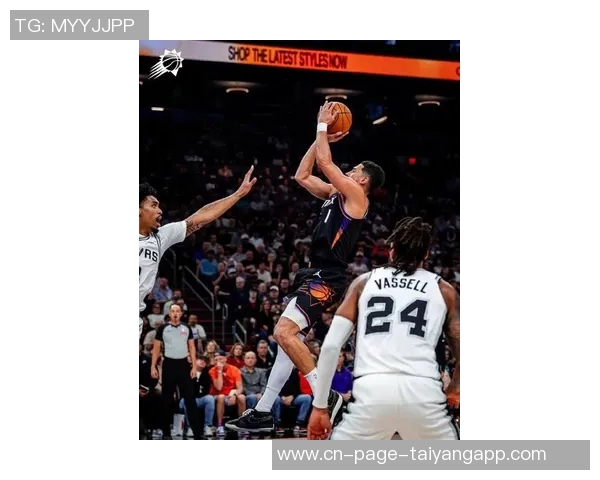 布克第三节状态火热10投6中狂砍16分4篮板4助攻连得12分助力球队反击